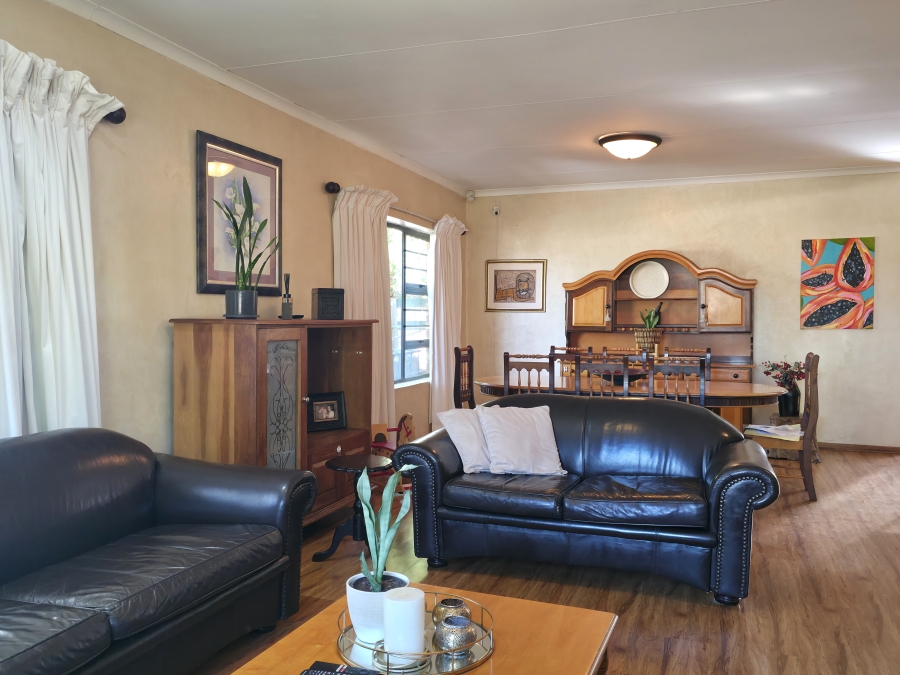 4 Bedroom Property for Sale in Wavecrest Eastern Cape